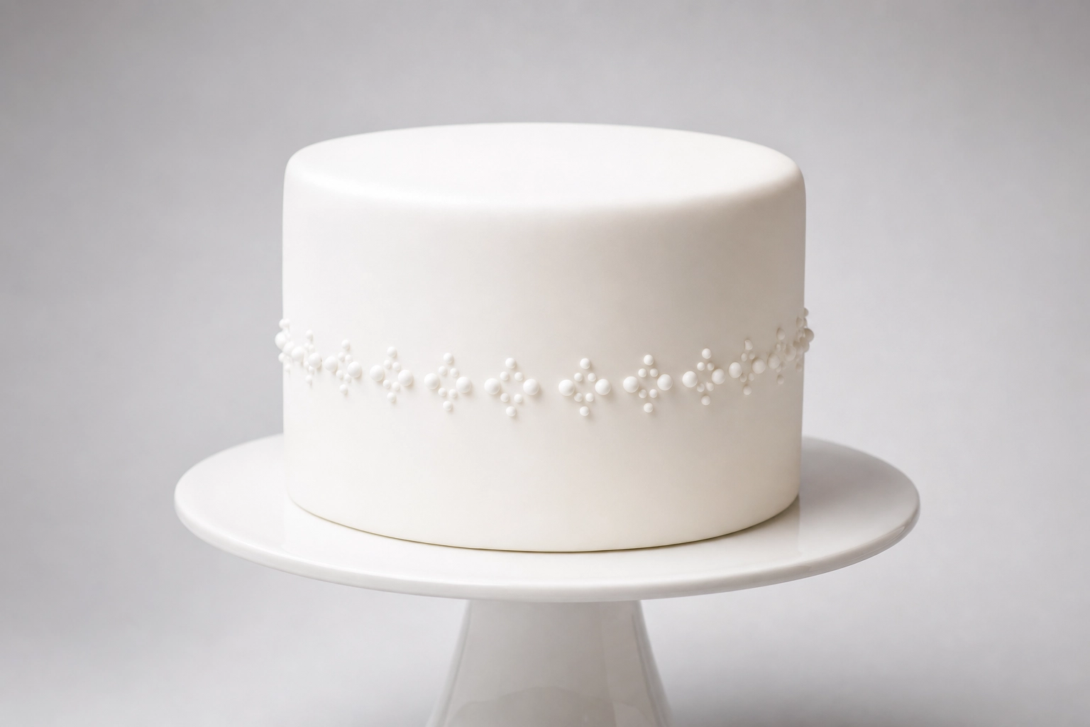 White fondant cake with large soft diffused highlight — magazine-style fondant cake photography