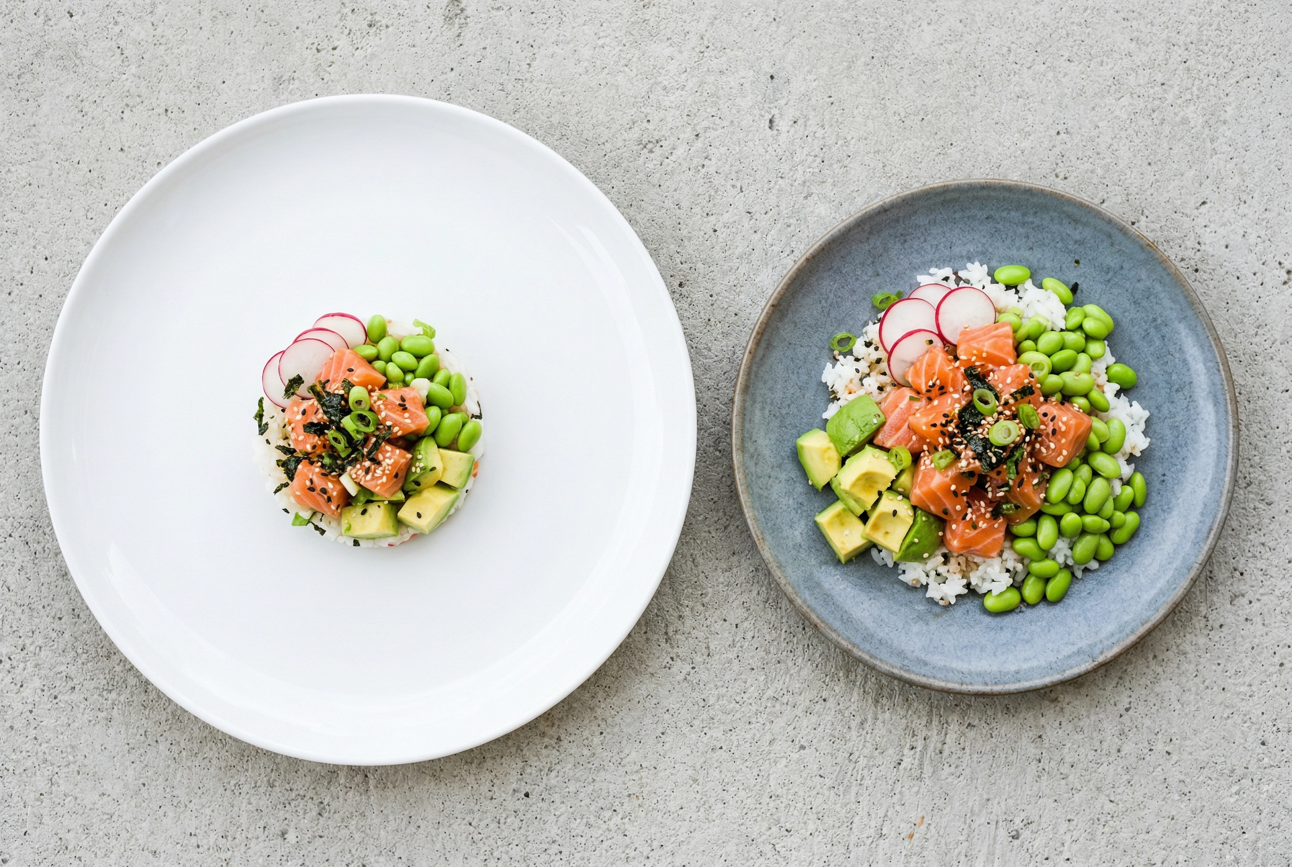 Plate size comparison in food photography showing same portion on large vs small plates