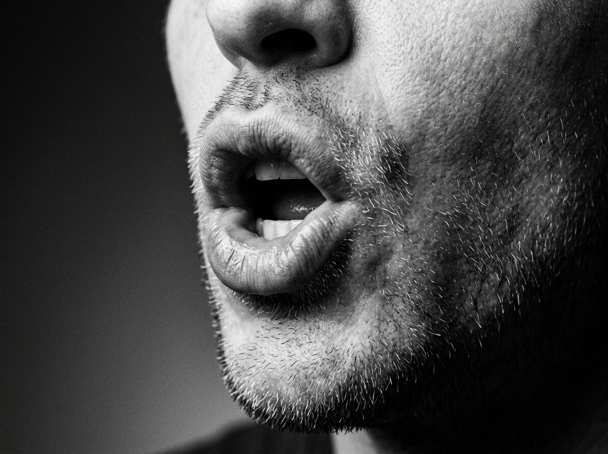 Close-up of mouth forming English pronunciation sounds for phoneme practice